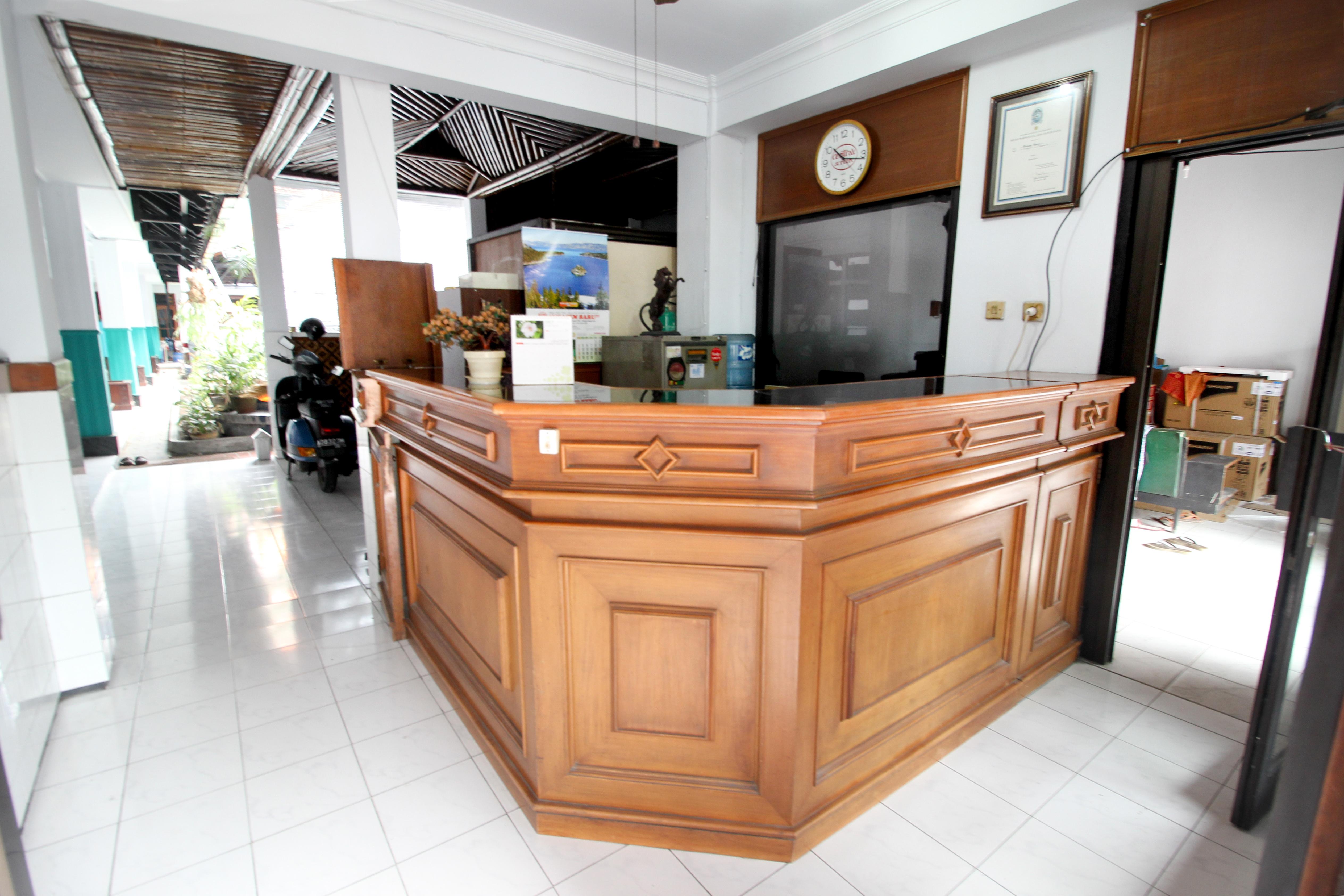 เรดดอร์ซ พลัส เนียร์ อะลุน อะลุน สลาตัน Hotel ยอกยาการ์ตา ภายนอก รูปภาพ
