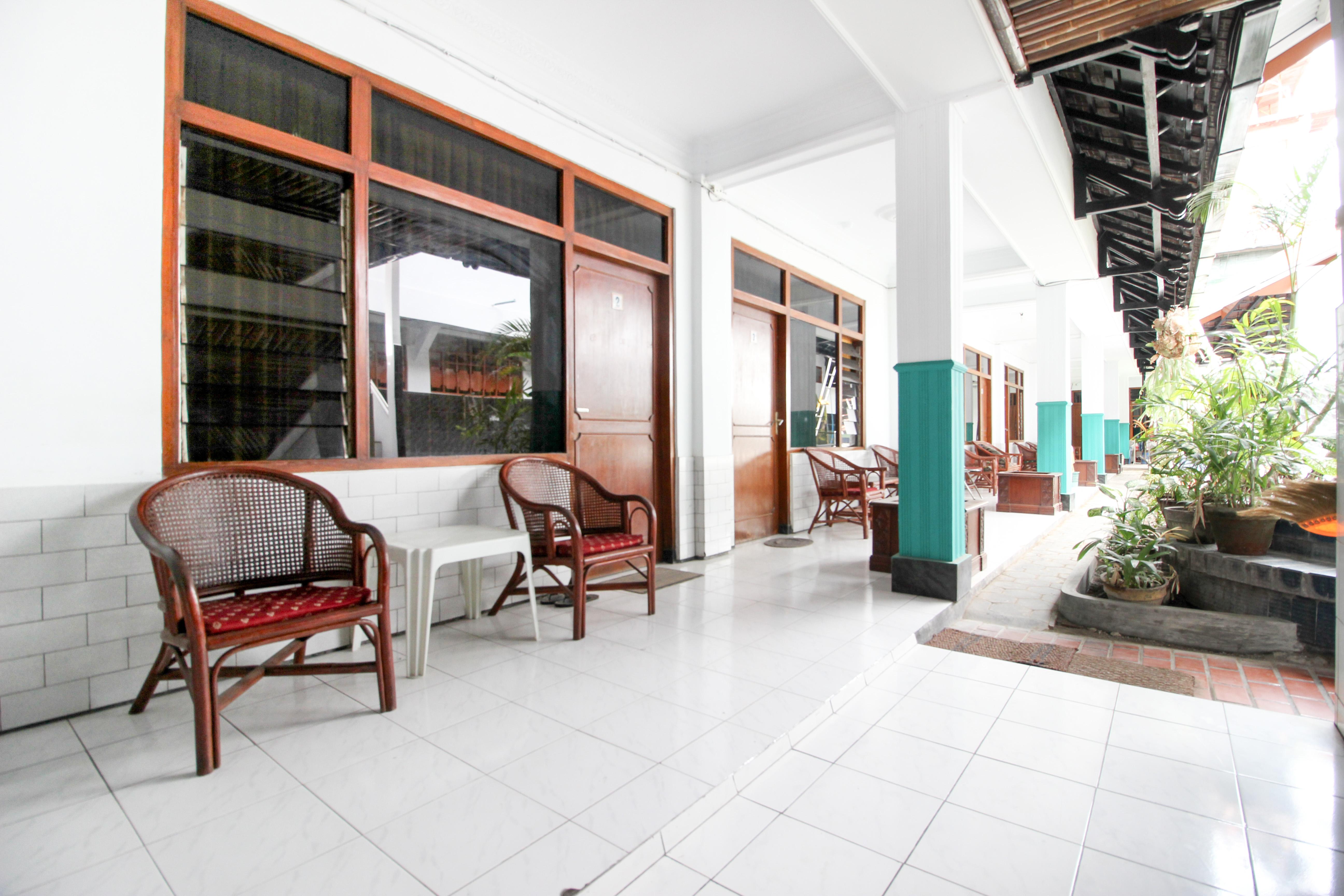 เรดดอร์ซ พลัส เนียร์ อะลุน อะลุน สลาตัน Hotel ยอกยาการ์ตา ภายนอก รูปภาพ