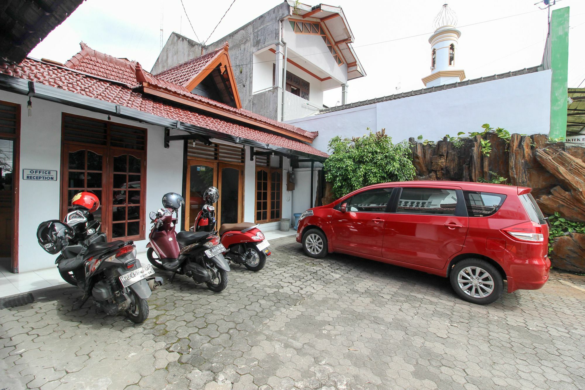 เรดดอร์ซ พลัส เนียร์ อะลุน อะลุน สลาตัน Hotel ยอกยาการ์ตา ภายนอก รูปภาพ